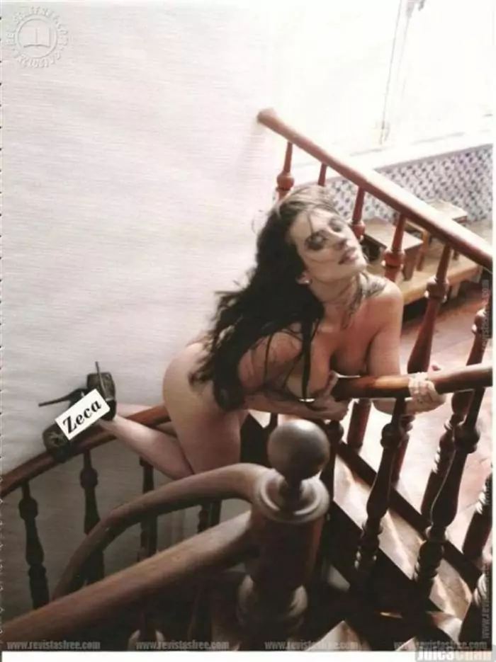 Atriz Cléo Pires pelada em ensaio sensual