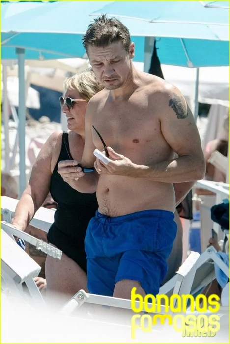 Fotos de Jeremy Renner pelado mostrando a rola